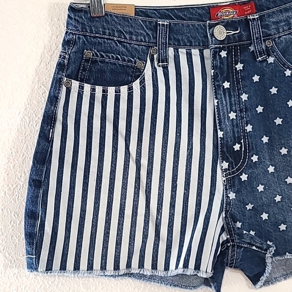 *NWT* DICKIES Stars & Stripes Print 5-Pocket Shorts, size 5/27 - Picture 3 of 7